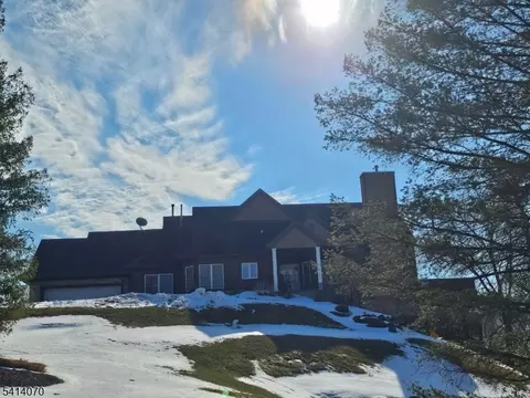 103 Bracken Hill Rd, Hamburg, NJ 07419