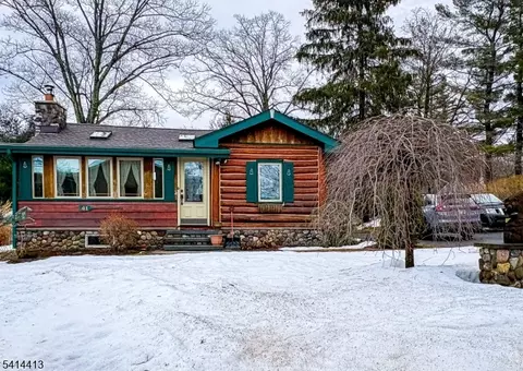 41 Hillside Ave, Stockholm, NJ 07460