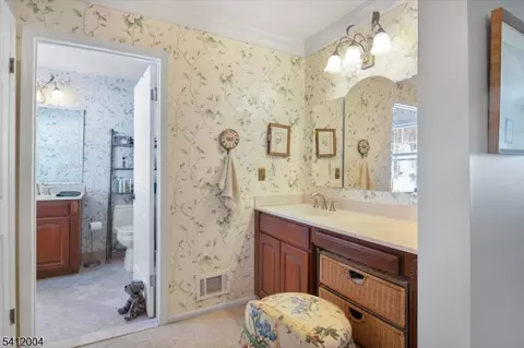 4 Birdseye Cir, Wayne, NJ 07470 photo 23