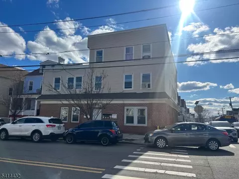 410 1st Ave #7, Elizabeth City, NJ 07206