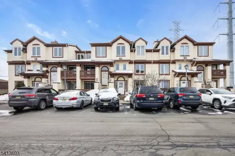 303 Michaels Ct, Woodbridge, NJ 07095