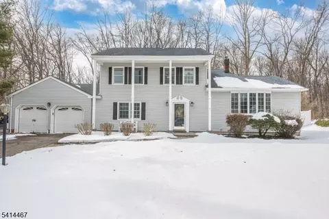 9 Nantes Rd, Parsippany, NJ 07054
