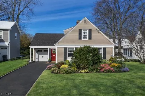17 Cherokee Rd, Cranford, NJ 07016