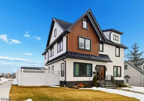6 Hillside Ter, Wallington, NJ 07057