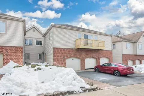 140 Sunrise Dr, Whippany, NJ 07981