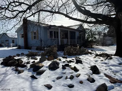 2 Abrams Rd, Milford, NJ 08848