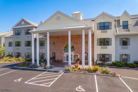 6411 Richmond Rd #411, West Milford, NJ 07480