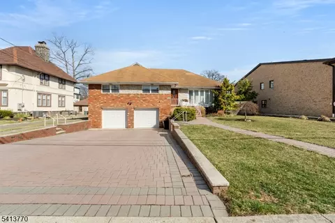 1070 Cumbermeade Rd, Fort Lee, NJ 07024