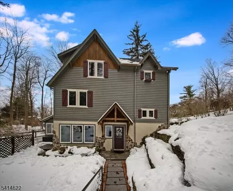 14 W Cherry Tree Ln, Sparta, NJ 07871
