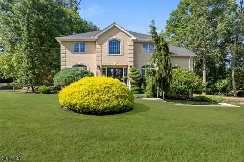 9 Woodland Ct, Wayne, NJ 07470