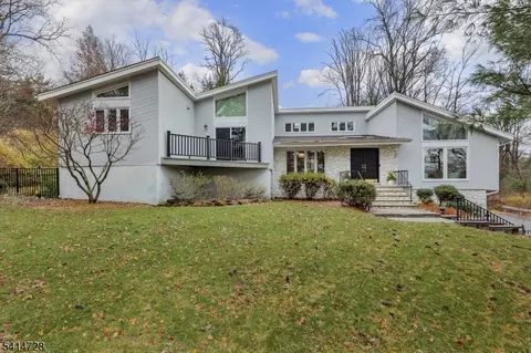 8 Union Hill Rd, Denville, NJ 07834
