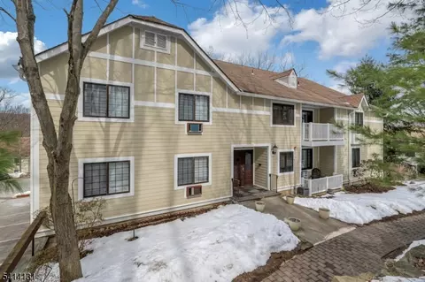 2 Foxwood Dr #E, Morris Plains, NJ 07950