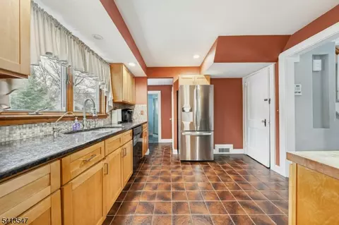 177 Chestnut Dr, Wayne, NJ 07470 photo 5