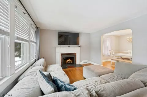 177 Chestnut Dr, Wayne, NJ 07470 photo 2