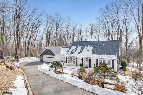 46 Junard Dr, Morristown, NJ 07960