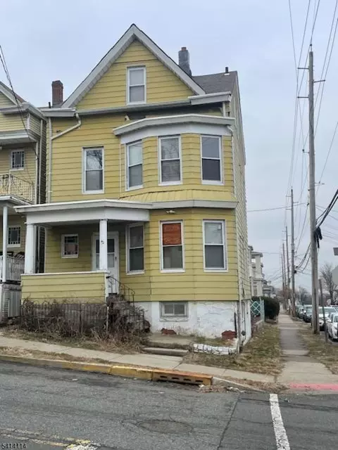 42 Brown Ave, Prospect Park, NJ 07508