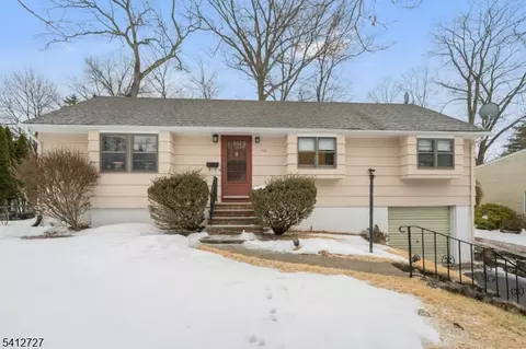 122 Orchard Pl, Ramsey, NJ 07446