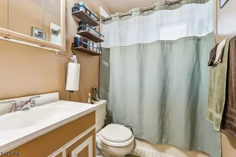 Bath - 925 E Front St # D, Plainfield, NJ 07062 photo 1 of 1