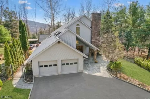 15 Mountain Spring Dr, Sparta, NJ 07871