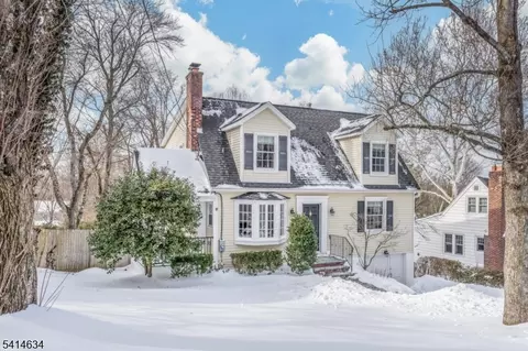 3 Long Hill Ln, Chatham Twp, NJ 07928
