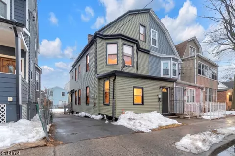 44 Stuyvesant Ave, Newark, NJ 07106