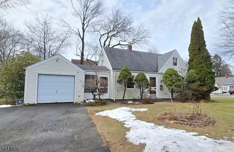 21 Romondt Rd, Pompton Plains, NJ 07444