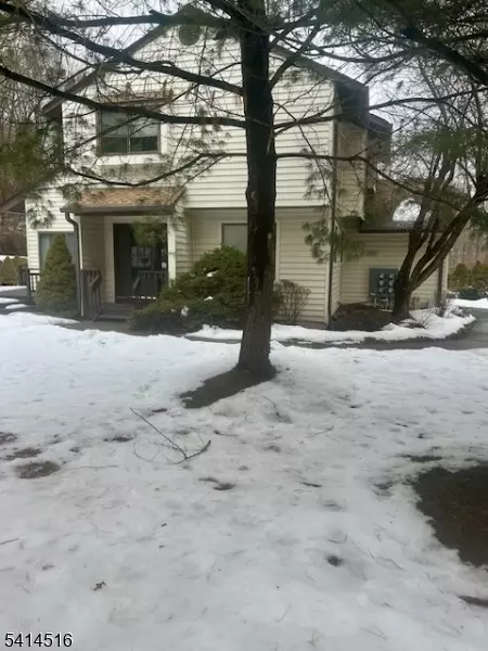 26 Cardinal Ln #26, Newton, NJ 07860