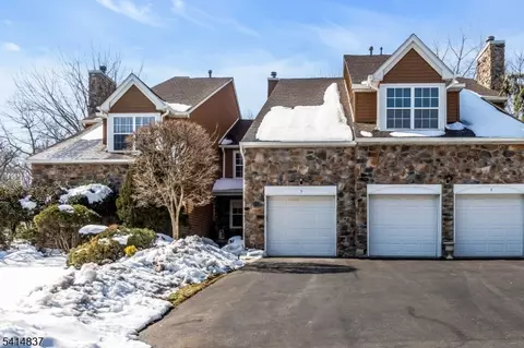 5 Hunter Rd, North Haledon, NJ 07508