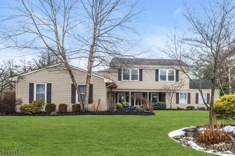 5 Walnut Grove Rd, Hillsborough, NJ 08844