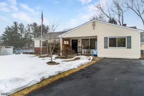 203 Powderhorn Dr, Phillipsburg, NJ 08865