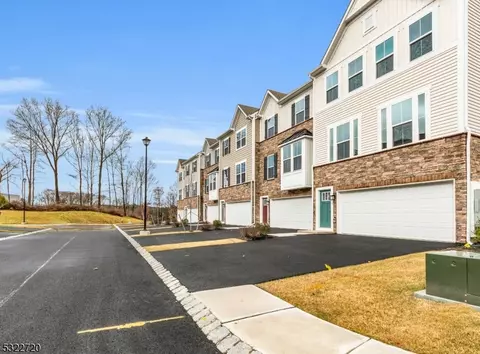 3 Peckwell St, Budd Lake, NJ 07828
