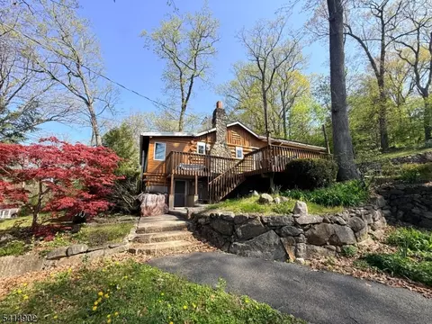 390 Lakeview Ave, Ringwood, NJ 07456