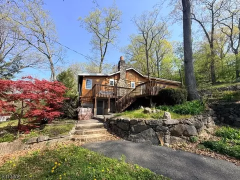 390 Lakeview Ave, Ringwood, NJ 07456