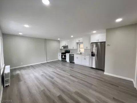 28 Harmony St, North Plainfield, NJ 07060