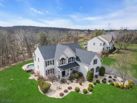 7 Rose Run, Lambertville, NJ 08530