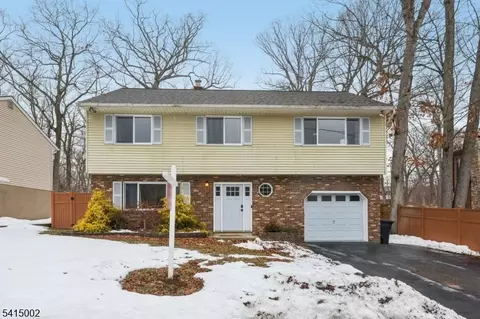 4 Birch Rd, Ringwood, NJ 07456