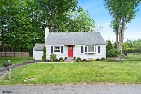 17 Woodstone Rd, Rockaway, NJ 07866