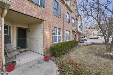 25 Cadence Ct, Morristown, NJ 07960