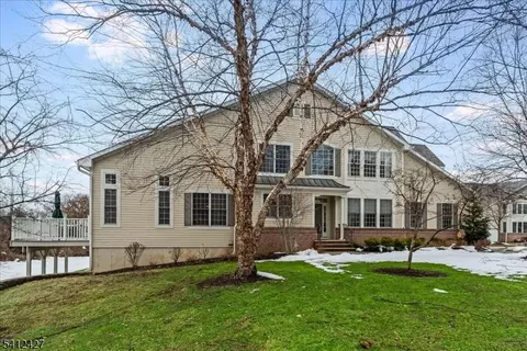 71 Schindler Way, Fairfield, NJ 07004