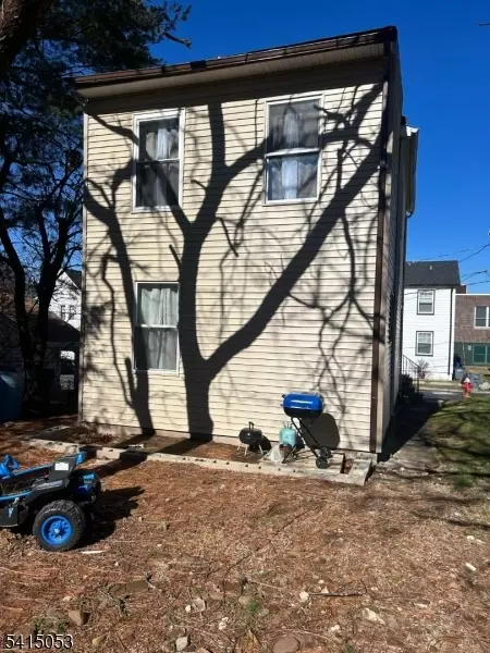 137 Oswald Pl, Vauxhall, NJ 07088