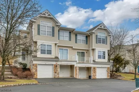 24 Dudley Ct, Green Brook, NJ 08812