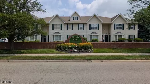 4 Chanda Ct, Clifton, NJ 07012