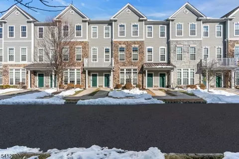 17 Jasmine Ln, Garfield, NJ 07026
