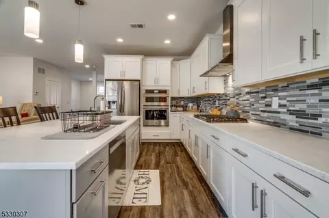 5 E Hartwick Dr, Skillman, NJ 08558