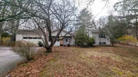 28 Deer Trail Lake Rd, Stockholm, NJ 07460
