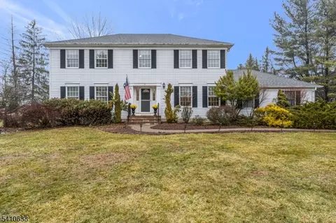 13 Grandview Cir, Flemington, NJ 08822