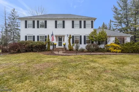 13 Grandview Cir, Flemington, NJ 08822