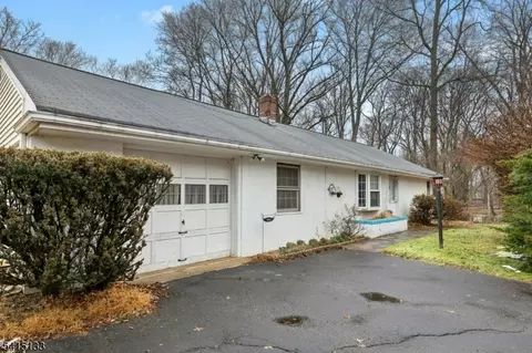 104 Warrenville Rd, Green Brook, NJ 08812