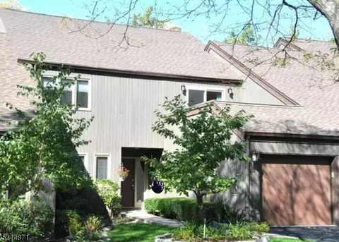 10 Romopock Ct, Mahwah, NJ 07430