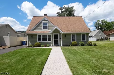 122 Greenbrook Rd, Green Brook, NJ 08812